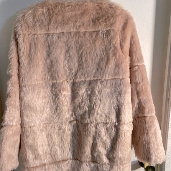 NEW Metaphor Soft Pink Faux Fur Coat. Size Medium. Make An Offer. - Picture 6 of 9